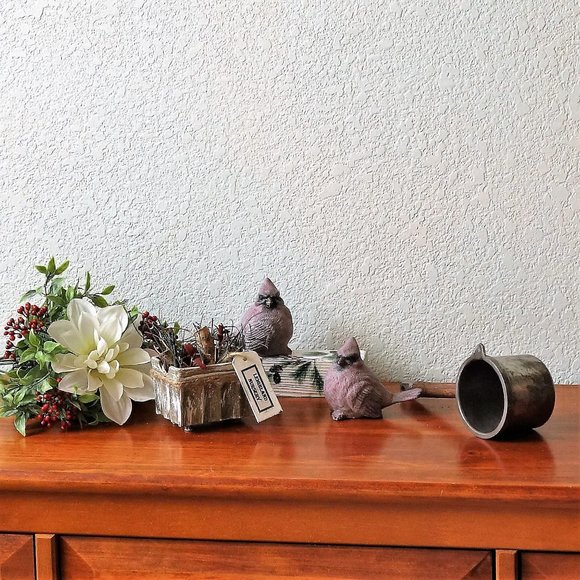 Hand Painted Stone Look Cardinals Set of 2 Cardinal Birds Winter Tier Tray - Picture 4 of 6